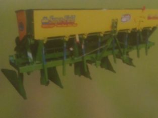 4 Row Semi Automatic Planter With Fertilizer Attachment